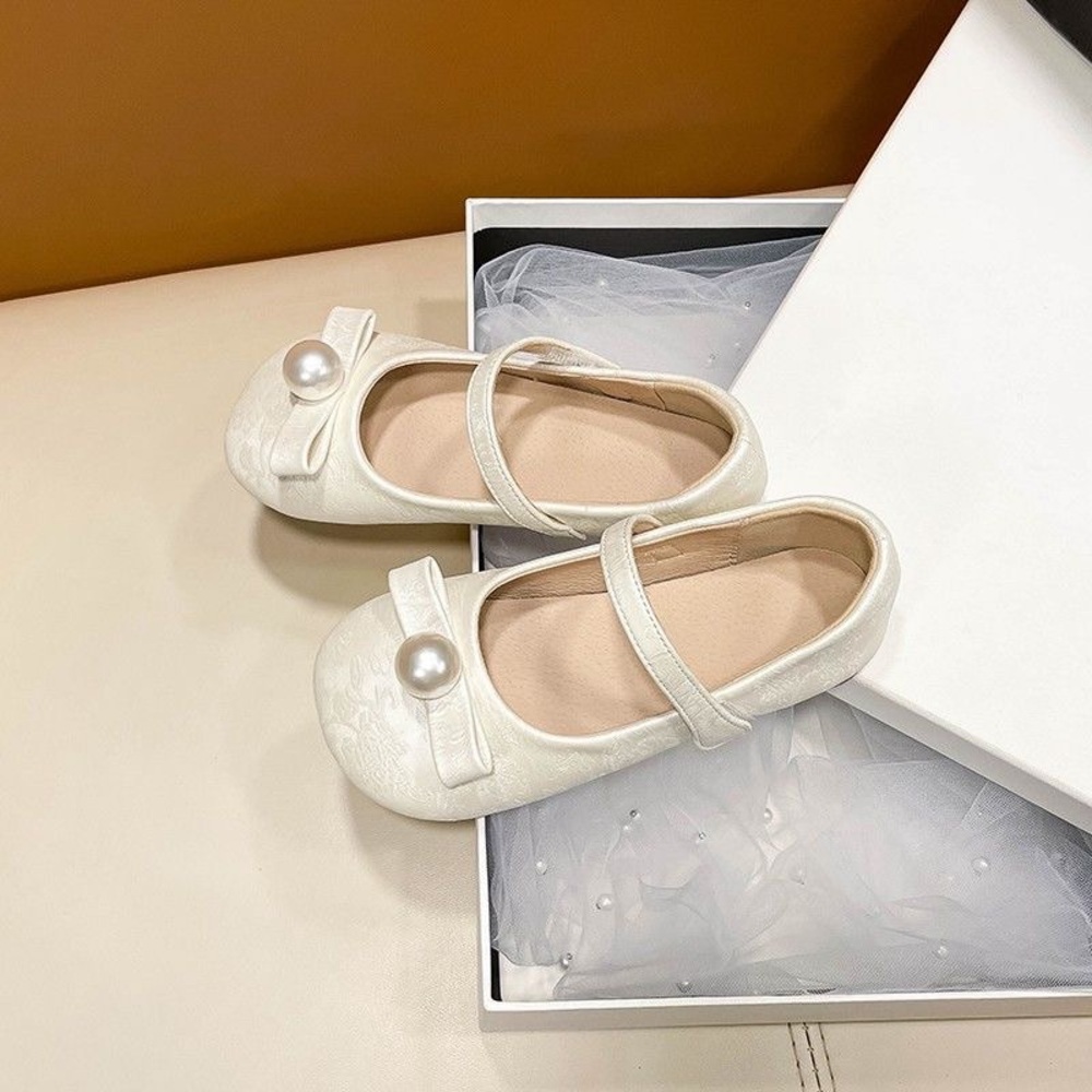 Elegant White Kids Shoes with Pearl Accent